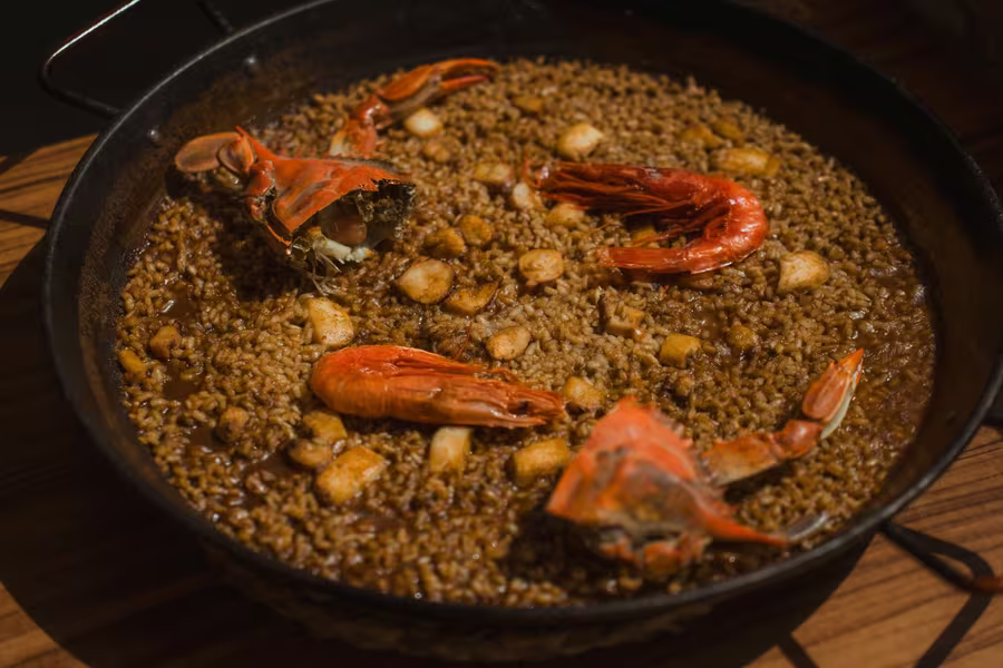 Arroz a banda con gamba roja y carabineros